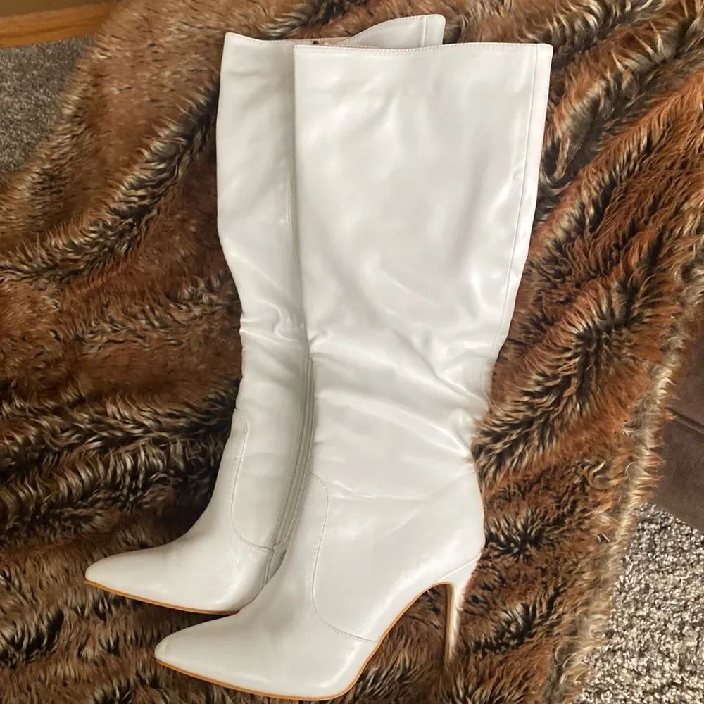 White Leather like tall boots size 7 👢